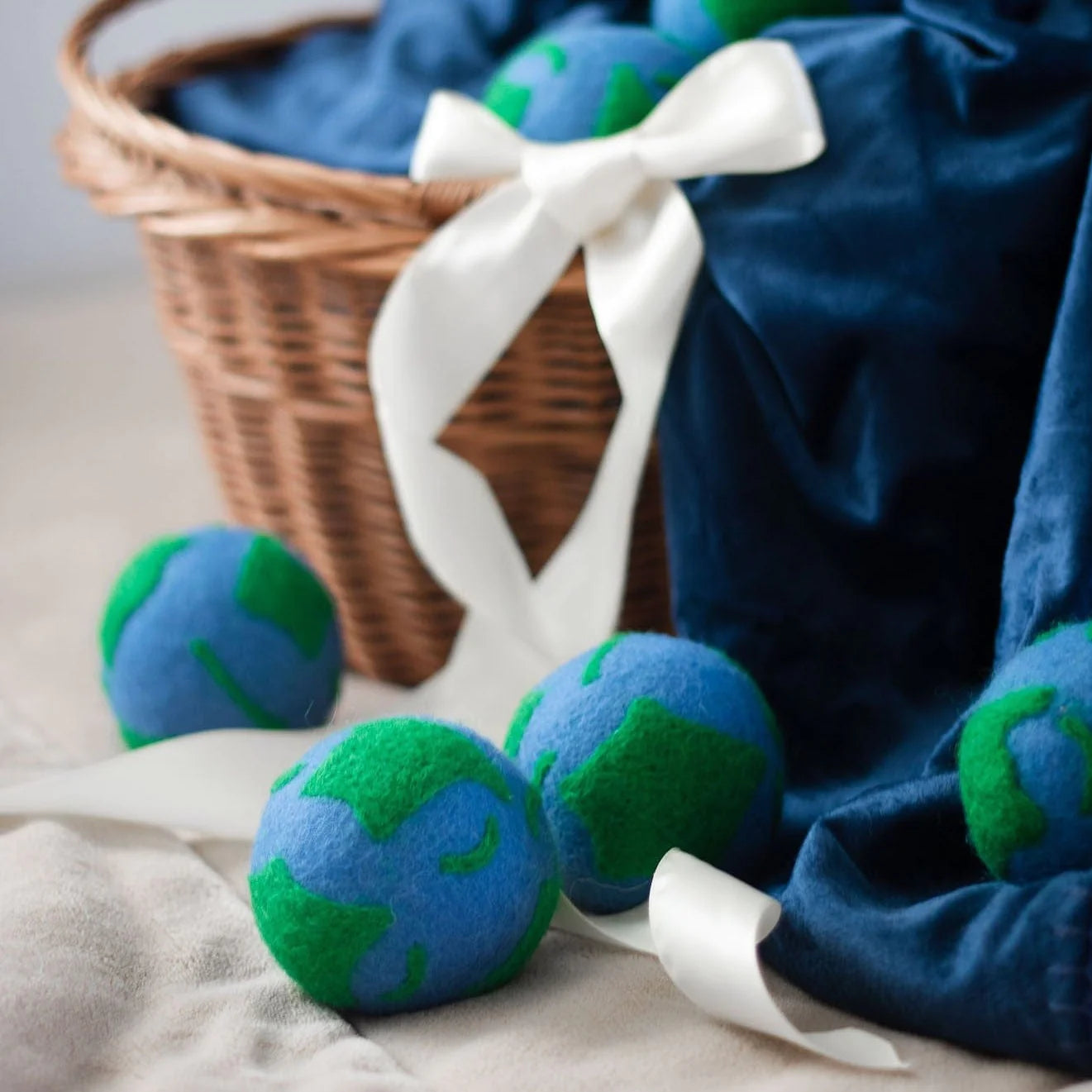 Eco-Friendly New Zealand Wool 6-Pack Dryer Balls - Mama Earth - Limited Edition